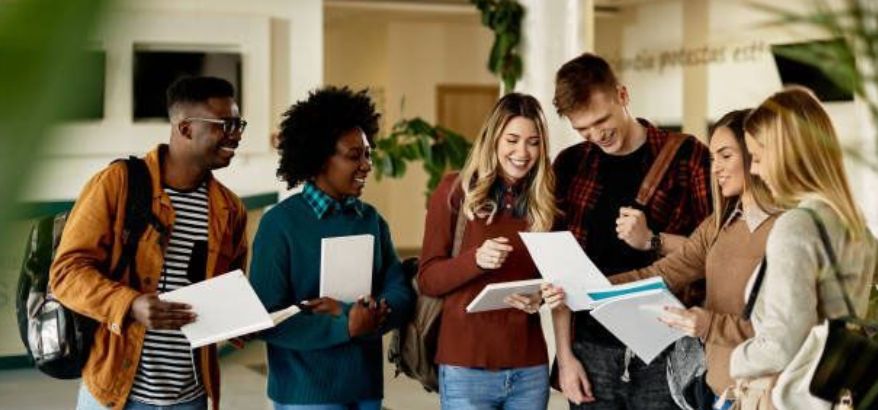 Kepemimpinan Mahasiswa: Mempersiapkan Generasi Visioner untuk Masa Depan Indonesia