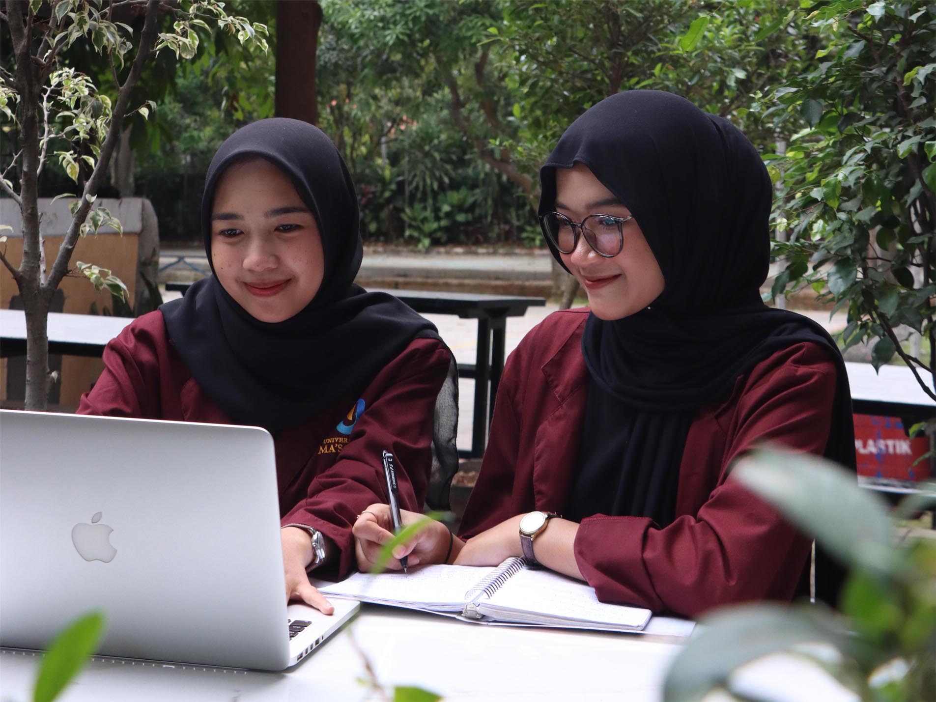 Apa Benar Kuliah Penting untuk Asah Soft Skill & Hard Skill Profesional? Ini Jawabannya!