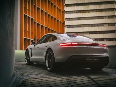 Rekayasa Sistem Bahan Api Tekanan Tinggi dan Protokol Kontrol Kualiti Penyuntikan Terus dalam Enjin Porsche Moden