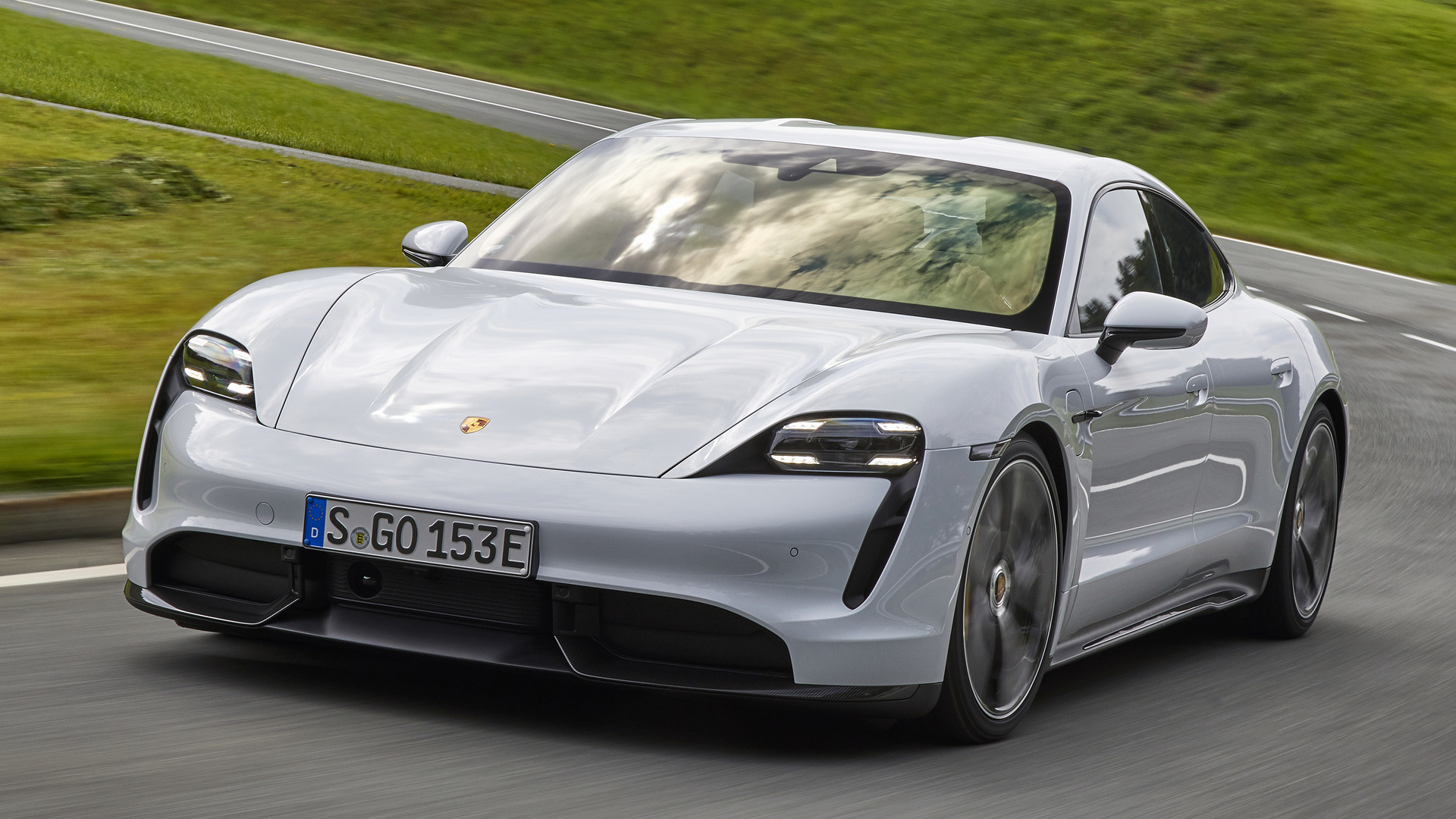 Integrasi Smartphone dalam Antarmuka Digital Porsche