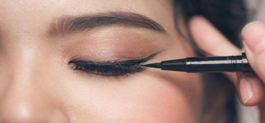Keren! Inilah Rekomendasi 5 Eyeliner Terbaik