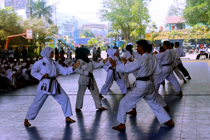 Menghadapi Tantangan Bullying: Solusi dari Boarding School Al Masoem Bandung