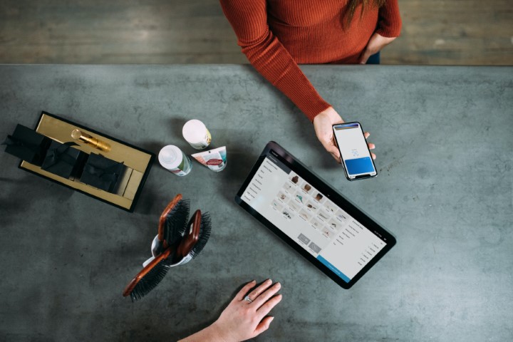 Strategi Pemasaran Influencer dalam Bisnis Digital: Mengoptimalkan Pengaruh untuk Keberhasilan Produk