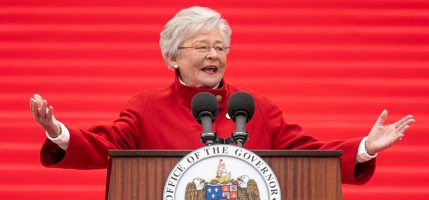 Gubernur Terbodoh Alabama Kay Ivey Ketika Terlambat Hadapi Pandemi Covid