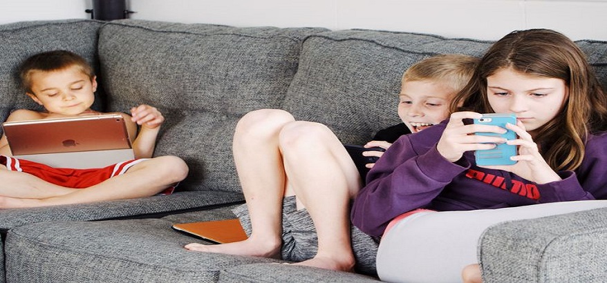 Apakah Anda  Kesulitan Mengatasi Screen Time Pada Anak Anda? Inilah  Tips Mudah Dalam Mengatasinya