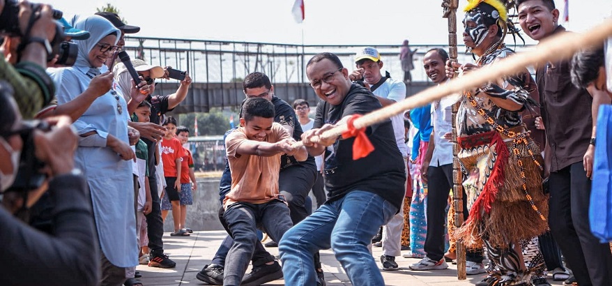 Menyambut Kemerdekaan RI, Anies Baswedan Ikut Lomba 17an Bersama Warga Jakarta