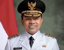 Menggali Kedalaman Profil Gubernur Abdul Wahid Provinsi Riau: Sebuah Tinjauan Politik yang Menarik